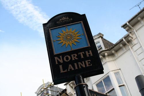 Photo of a city sign welcoming visitors to the North Laine.